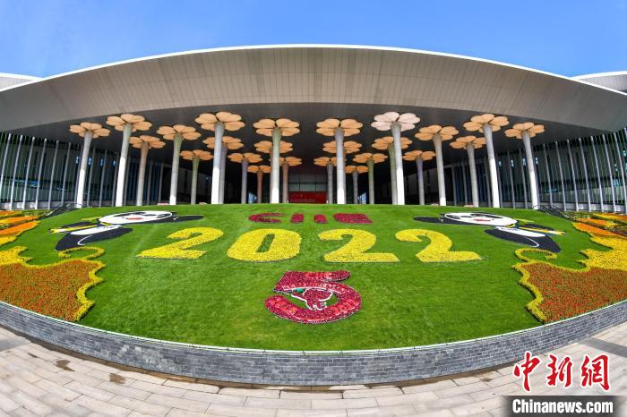 第五屆進(jìn)博會(huì)場(chǎng)館景觀裝飾全面定妝。　陳夢(mèng)澤 攝