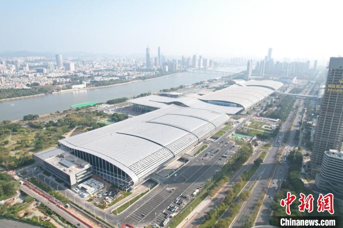 廣交會(huì)展館四期項(xiàng)目建設(shè)重啟現(xiàn)場一派繁忙